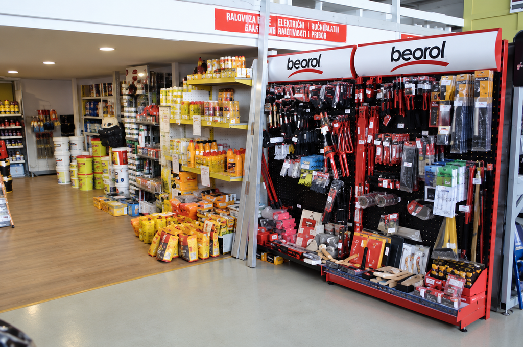 Béorol Hardware Store Aisle